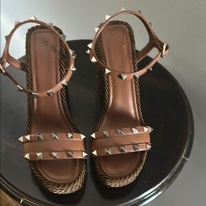 VALENTINO GARAVANI
Calfskin Rockstud Torchon
Espadrille 25/115mm Wedge